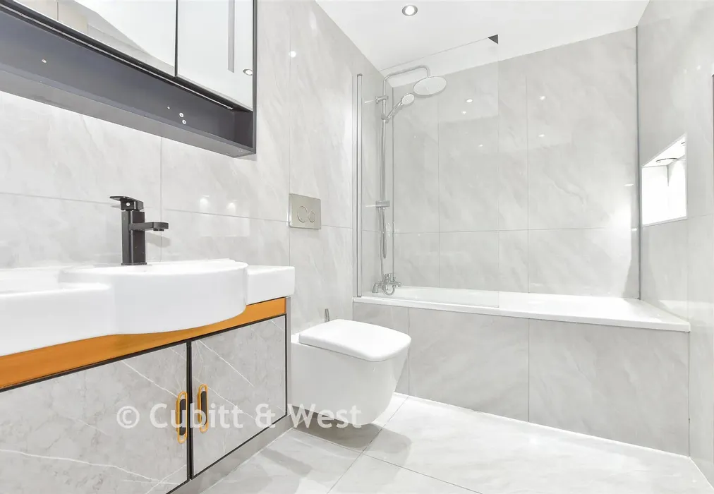 Bathroom - Whitehill Road, Crowborough, East Sussex - Wards of Kent