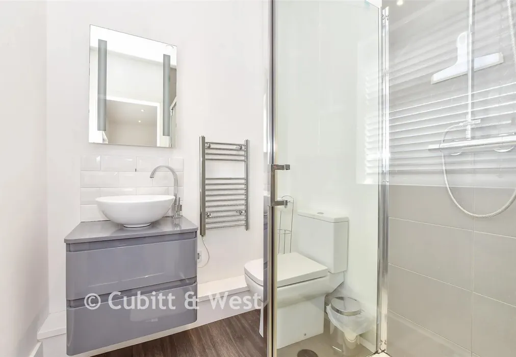 En-Suite Shower Room - Chichester Road, Bognor Regis, West Sussex - Wards of Kent