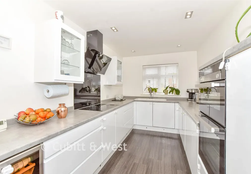 Kitchen - Chichester Road, Bognor Regis, West Sussex - Wards of Kent