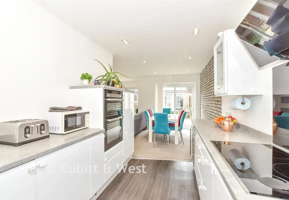 Kitchen - Chichester Road, Bognor Regis, West Sussex - Wards of Kent