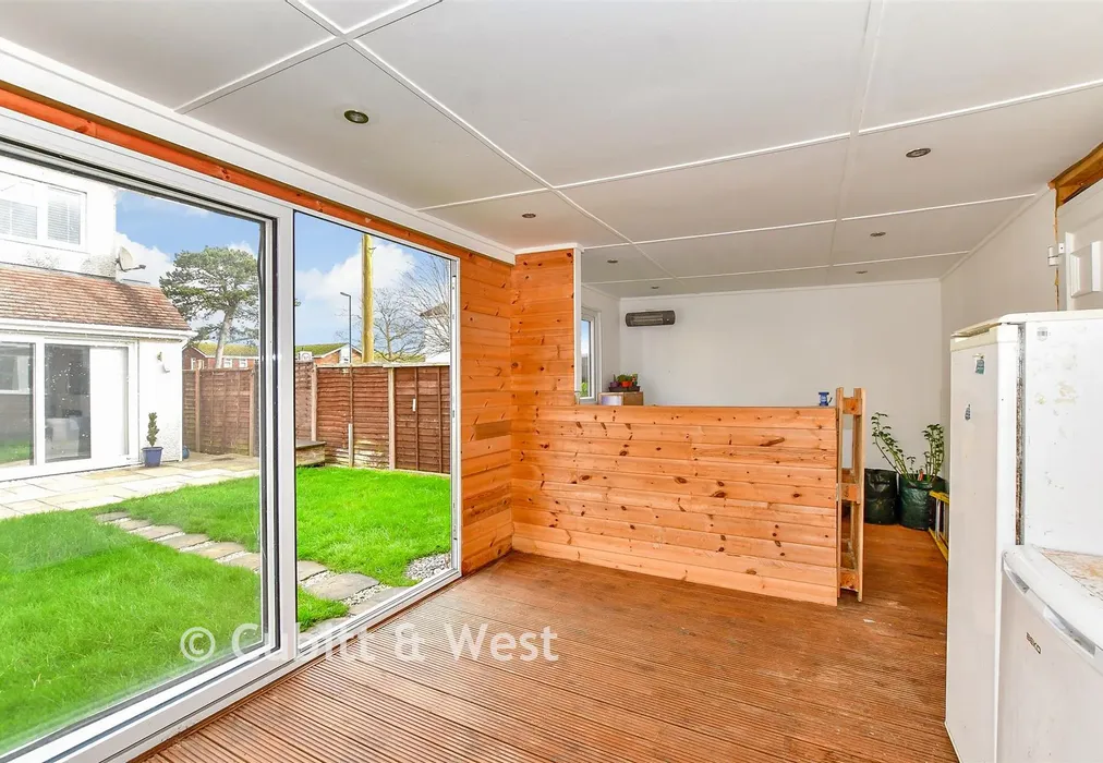 Workshop/Outbuildings - Chichester Road, Bognor Regis, West Sussex - Wards of Kent