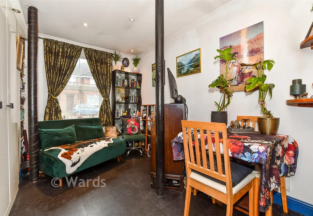 Kitchen/ Lounge - Clifton Road, Tunbridge Wells, Kent - Wards of Kent