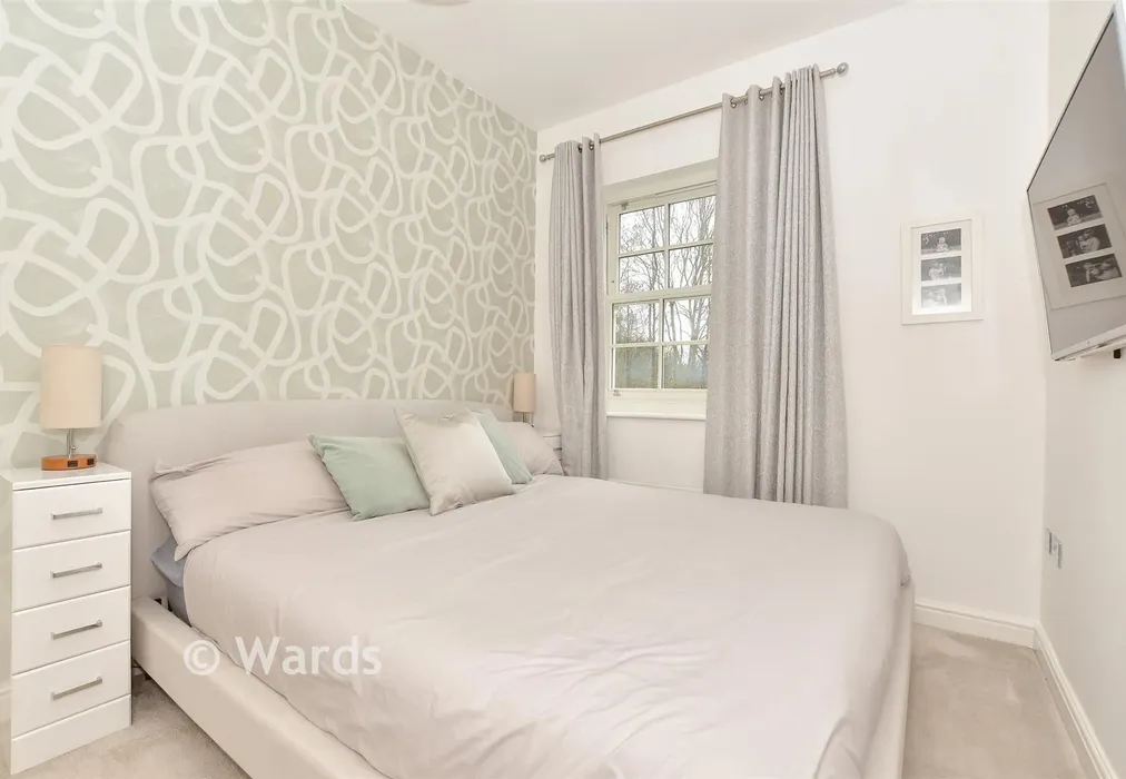 Bedroom 1 - Three Fields Road, Tenterden, Kent - Wards of Kent