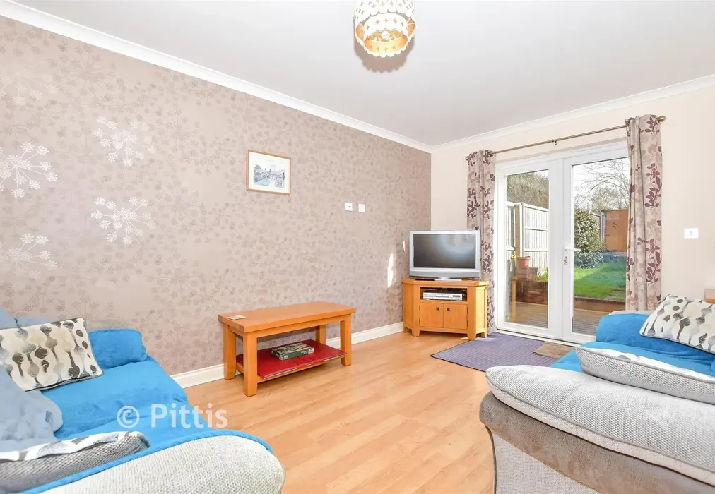 Lounge - School Lane, Barton, Newport, Isle of Wight - Wards of Kent