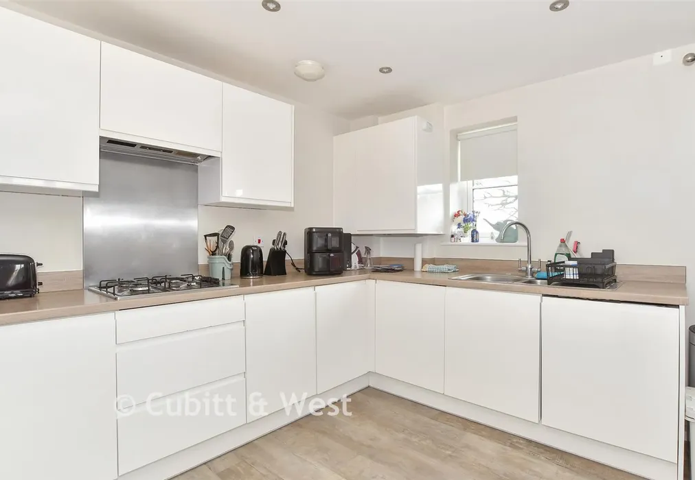 Kitchen - Westvale Road, Horley, Surrey - Wards of Kent