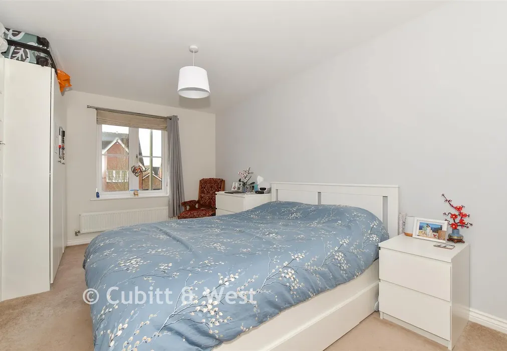 Bedroom 1 - Westvale Road, Horley, Surrey - Wards of Kent