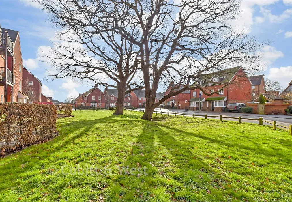 Communal Gardens - Westvale Road, Horley, Surrey - Wards of Kent