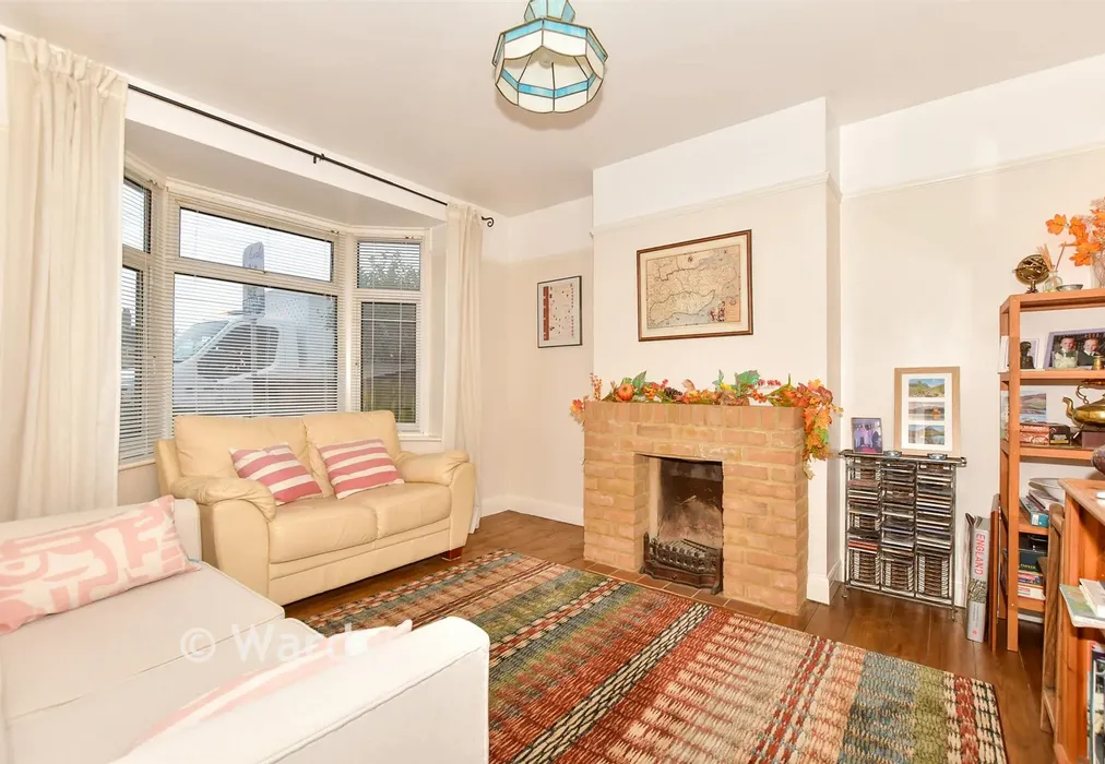 Lounge - St. Nicholas Road, Hythe, Kent - Wards of Kent