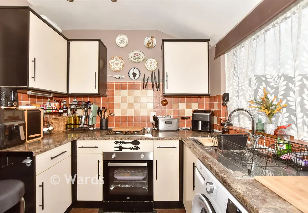 Kitchen - Clarendon Road, Dover, Kent - Wards of Kent