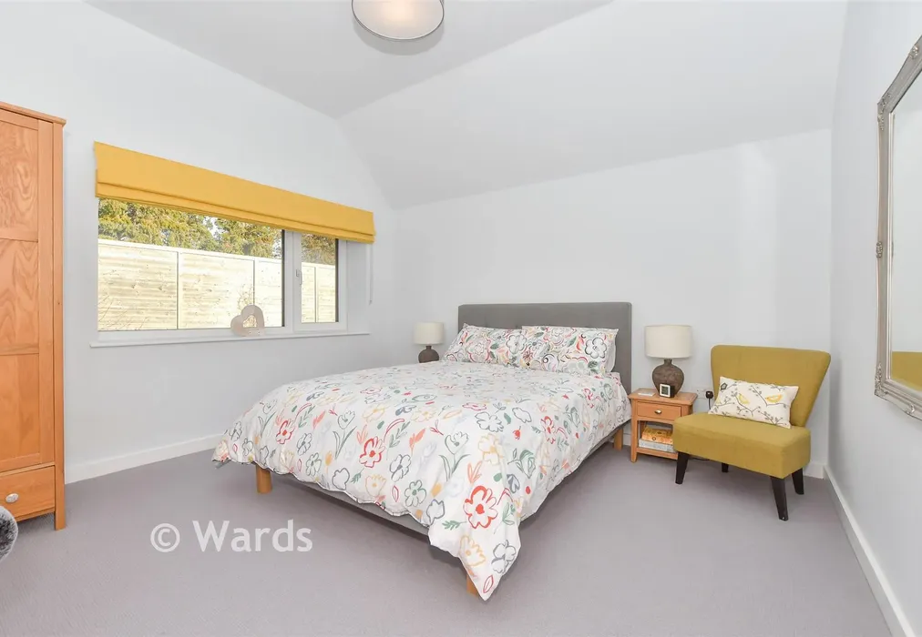 Bedroom 2 - Hernhill, Faversham, Kent - Wards of Kent
