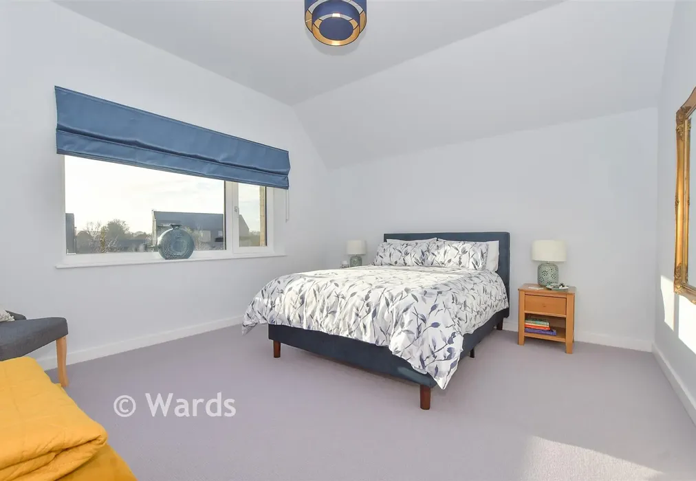 Bedroom 1 - Hernhill, Faversham, Kent - Wards of Kent