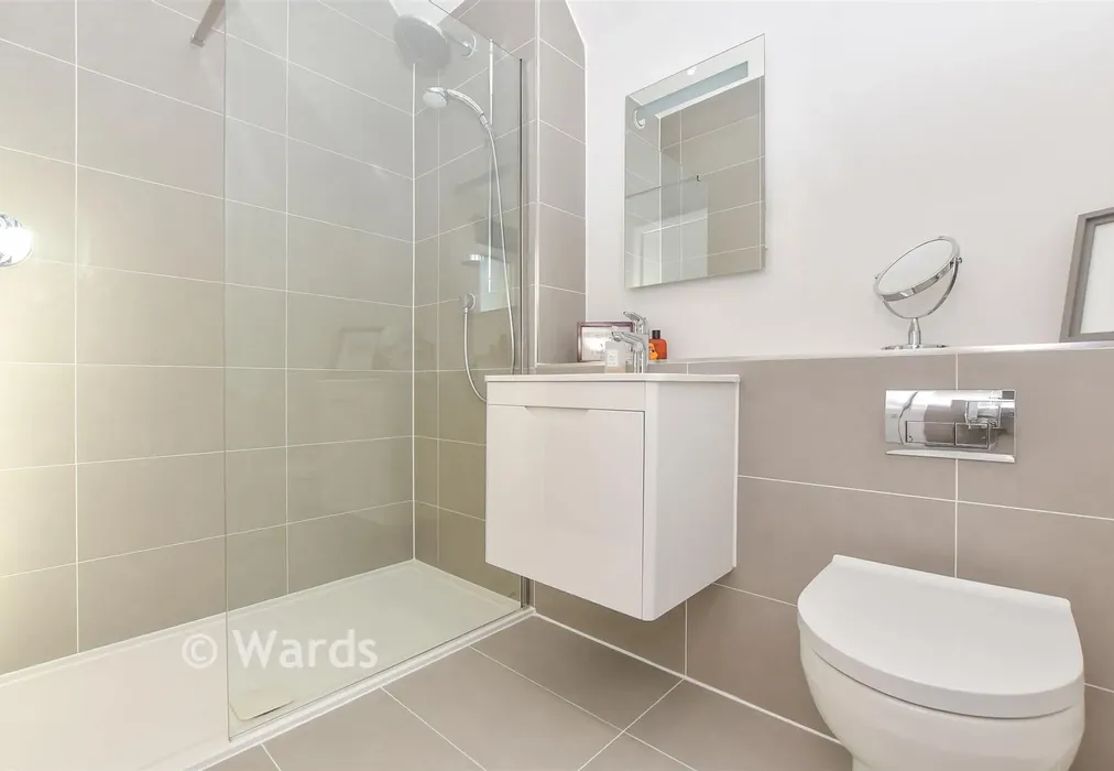 En-Suite Shower Room - Hernhill, Faversham, Kent - Wards of Kent