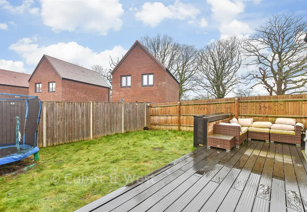 Rear Garden - Denchy Mead, Burgess Hill, West Sussex - Wards of Kent