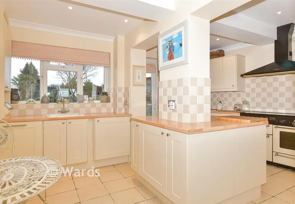 Kitchen - Allington Drive, Rochester, Kent - Wards of Kent