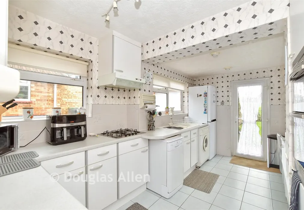 Kitchen - Alderwood Drive, Abridge, Essex - Wards of Kent