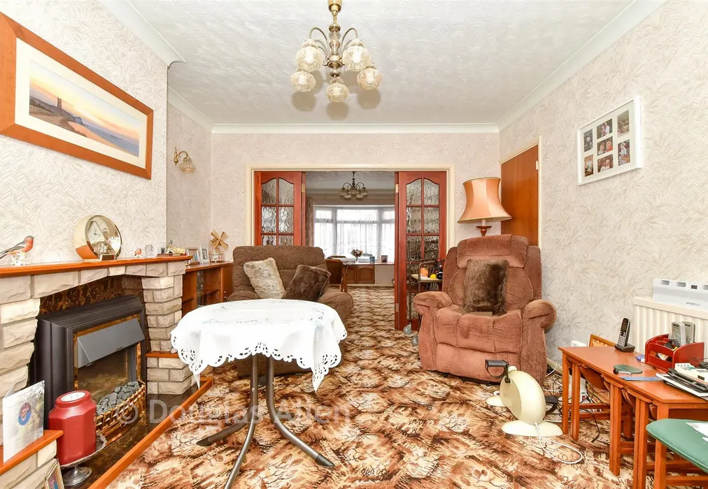 Lounge - Alderwood Drive, Abridge, Essex - Wards of Kent