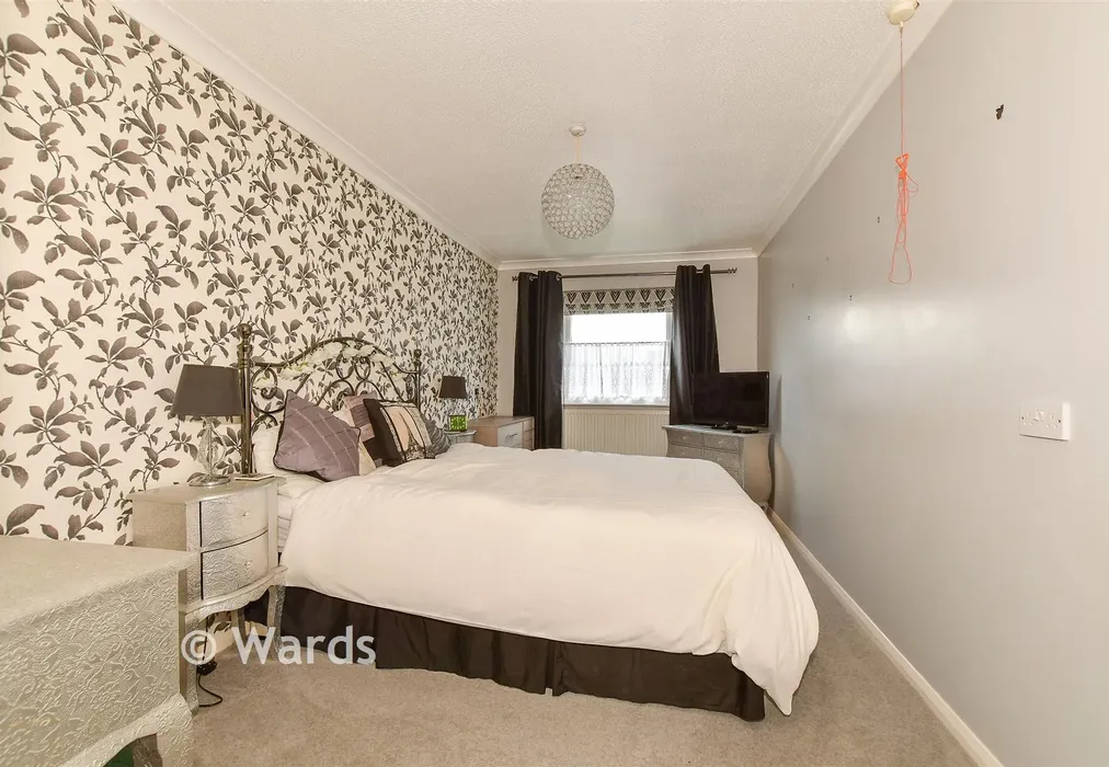 Bedroom 1 - Bishops Way, Canterbury, Kent - Wards of Kent