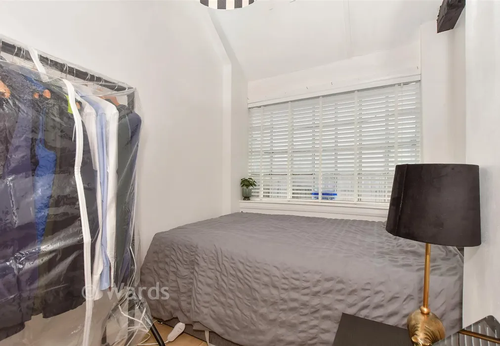 Bedroom - North Street, Headcorn, Kent - Wards of Kent