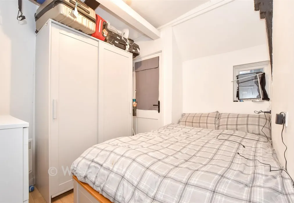 Bedroom - North Street, Headcorn, Ashford, Kent - Wards of Kent