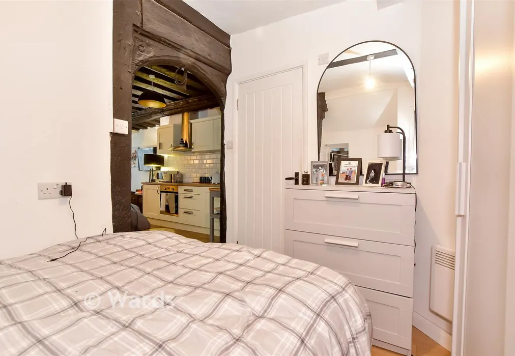 Bedroom - North Street, Headcorn, Ashford, Kent - Wards of Kent