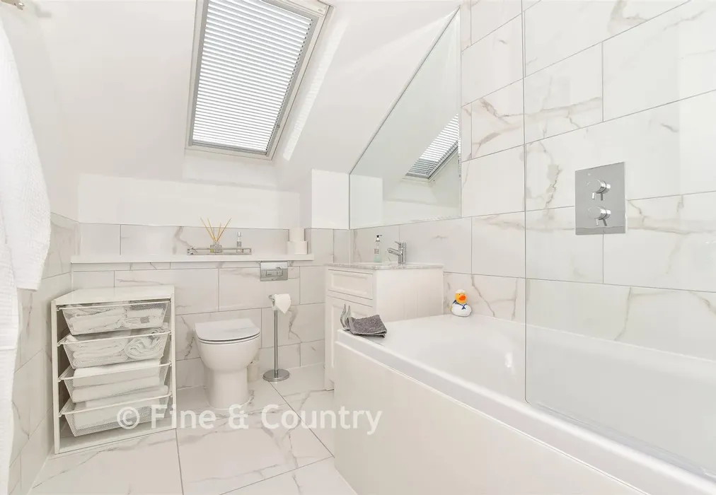 Bathroom - Lower Church Road, Cowes, Isle of Wight - Wards of Kent