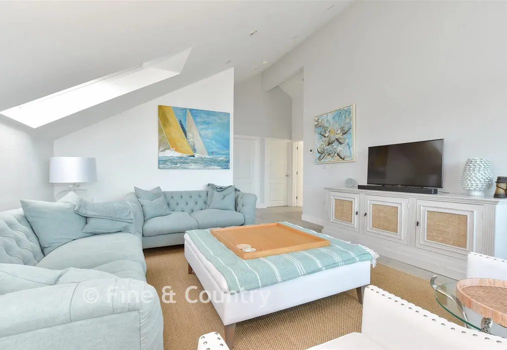 Sitting Room - Lower Church Road, Cowes, Isle of Wight - Wards of Kent