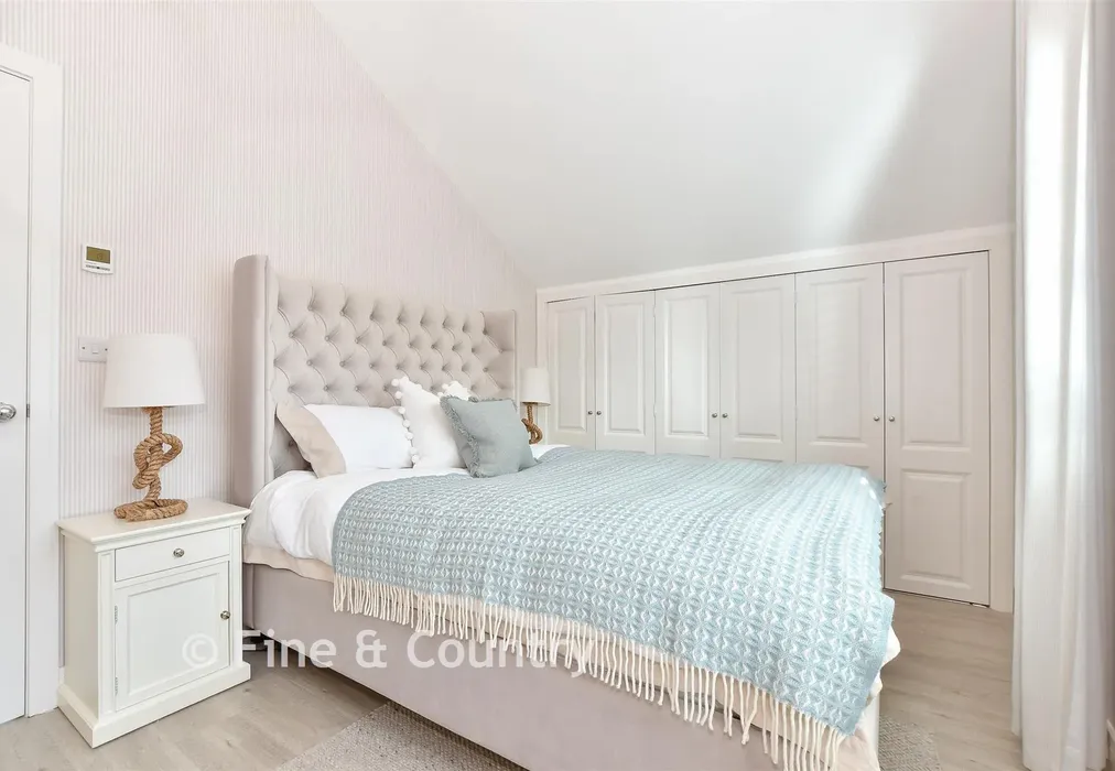 Bedroom 4 - Lower Church Road, Cowes, Isle of Wight - Wards of Kent