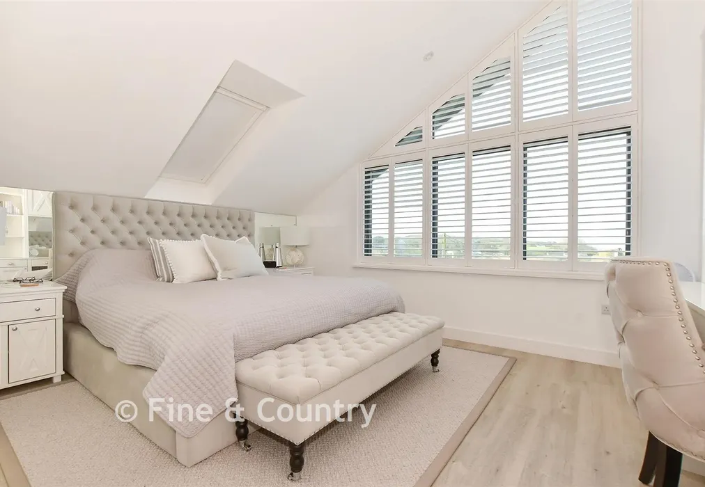 Bedroom 1 - Lower Church Road, Cowes, Isle of Wight - Wards of Kent