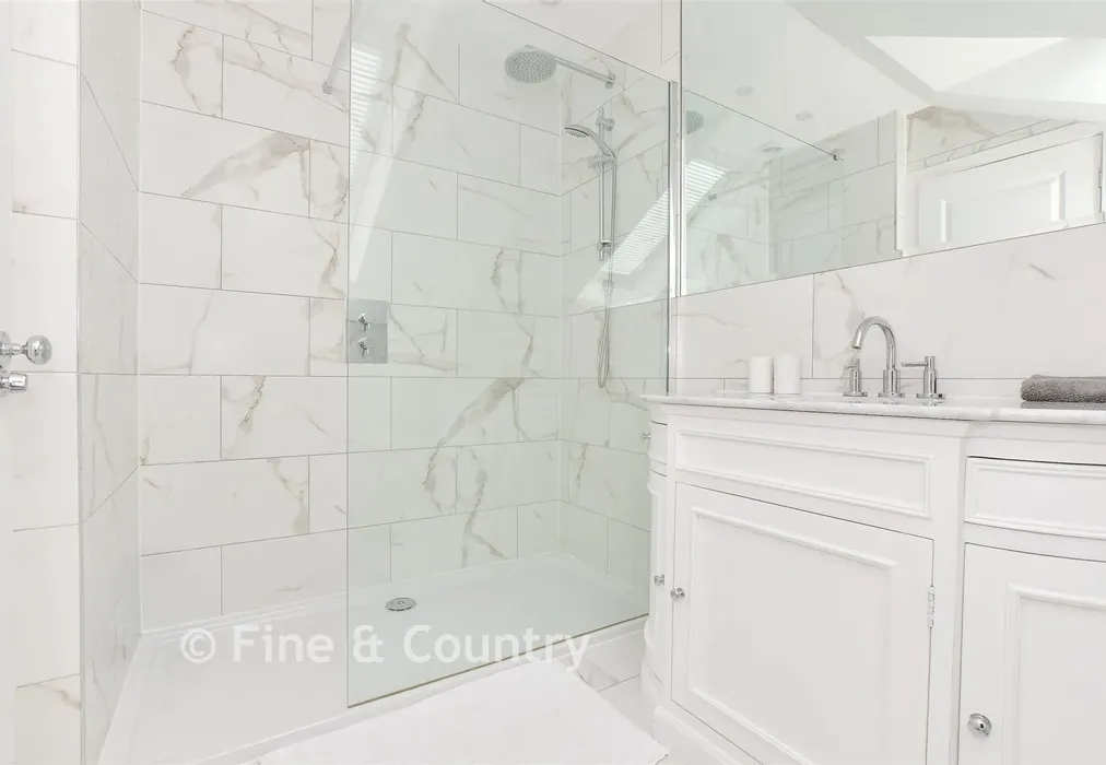 En-Suite Shower Room - Lower Church Road, Cowes, Isle of Wight - Wards of Kent