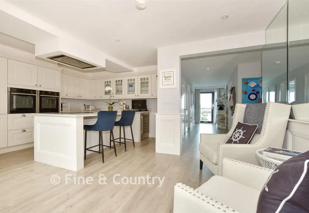Kitchen - Lower Church Road, Cowes, Isle of Wight - Wards of Kent