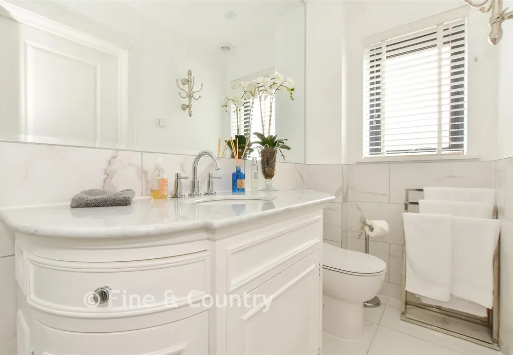 En-Suite Shower Room - Lower Church Road, Cowes, Isle of Wight - Wards of Kent