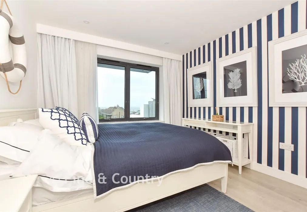 Bedroom 3 - Lower Church Road, Cowes, Isle of Wight - Wards of Kent