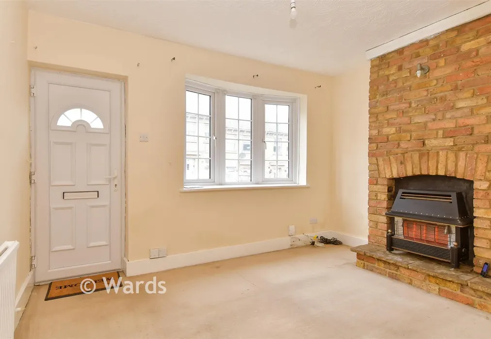 Lounge - Magpie Hall Road, Chatham, Kent - Wards of Kent