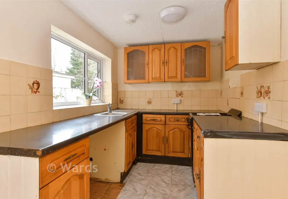 Kitchen - Magpie Hall Road, Chatham, Kent - Wards of Kent