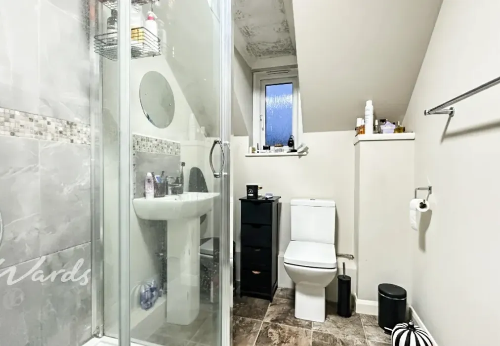 Bathroom - Hastings Road Maidstone ME15 - Wards of Kent