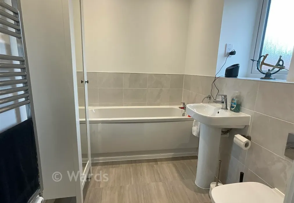 Bathroom - Herfeld Road, Maidstone, Kent - Wards of Kent