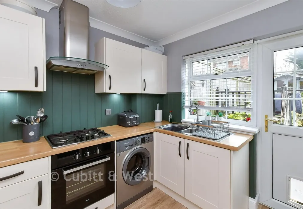 Kitchen - Christie Avenue, Ringmer, Lewes, East Sussex - Wards of Kent