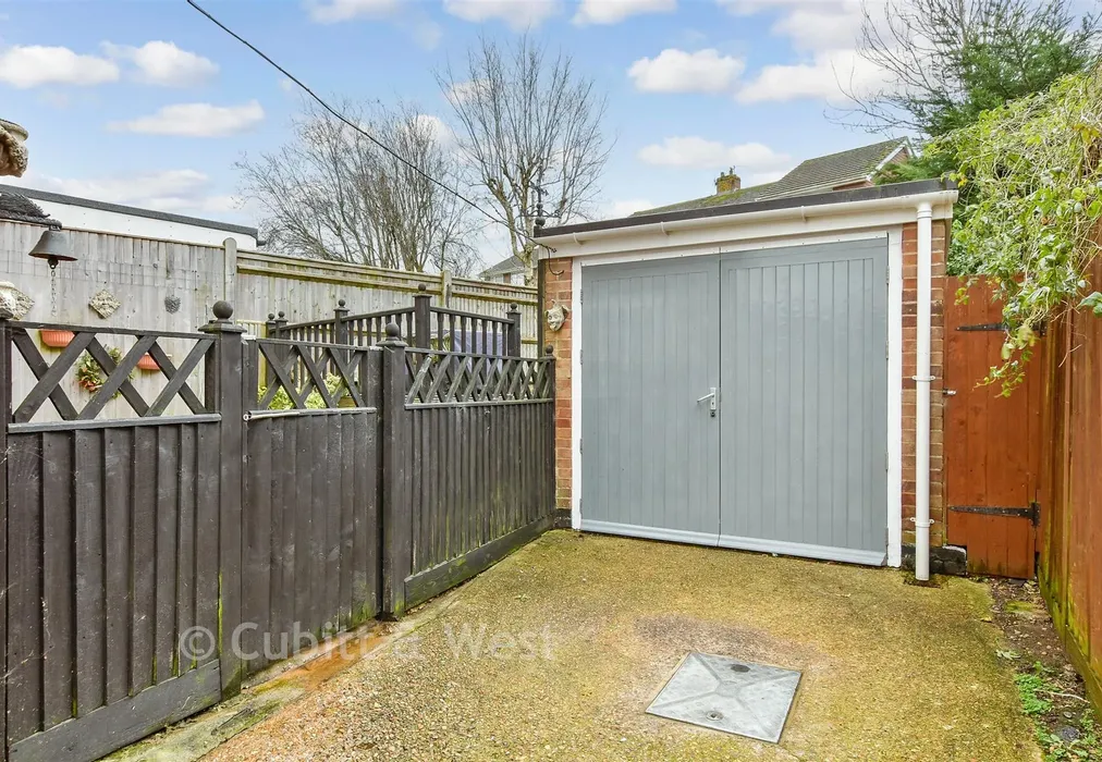 Rear Garden - Christie Avenue, Ringmer, Lewes, East Sussex - Wards of Kent