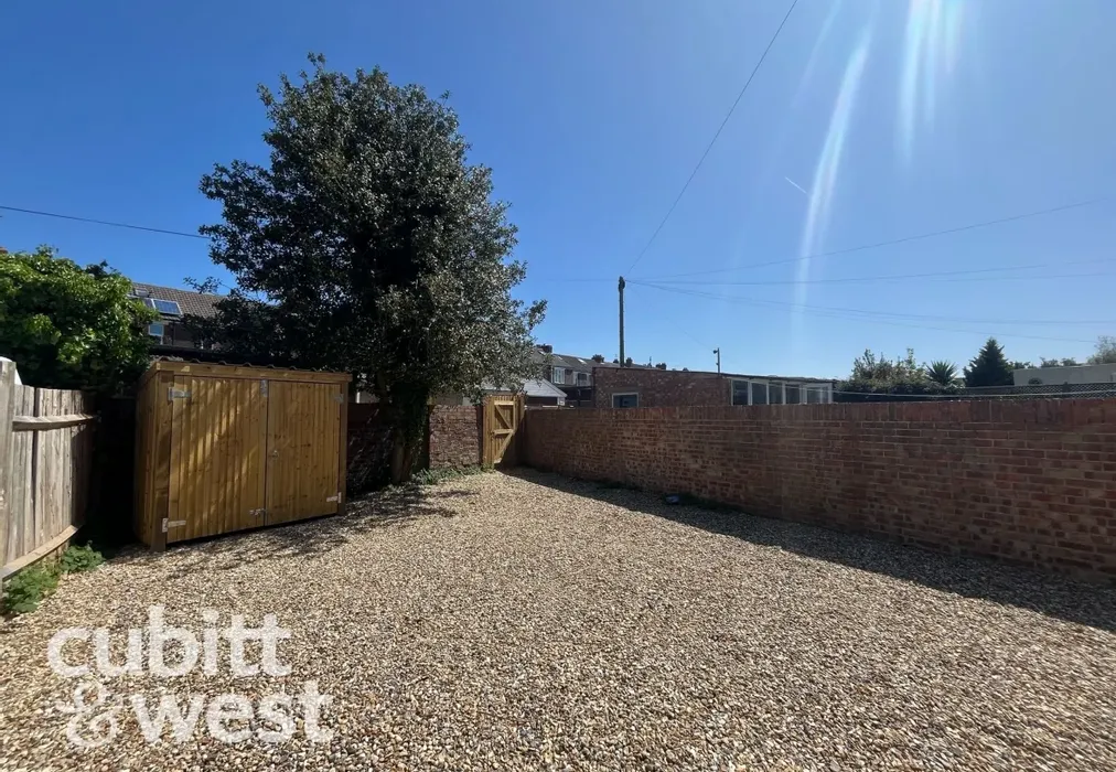  - AVAILABLE WITH NO DEPOSIT London Road Portsmouth PO2 - Wards of Kent