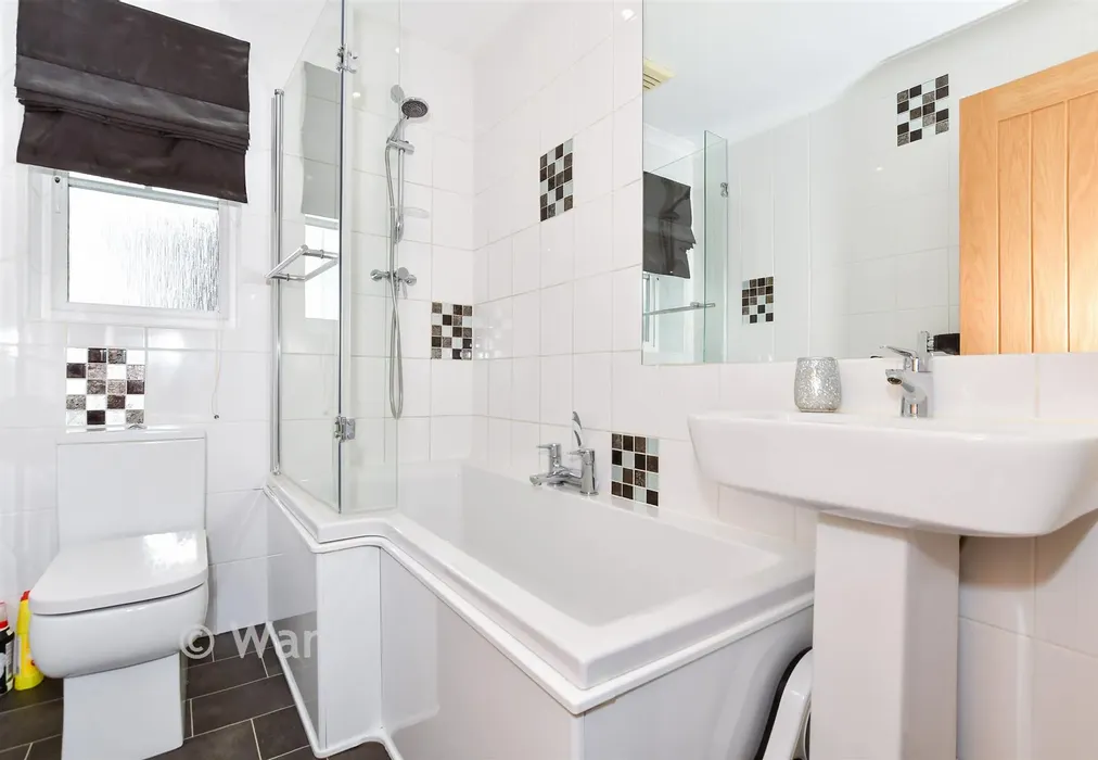 Bathroom - Stratford Drive, Maidstone, Kent - Wards of Kent