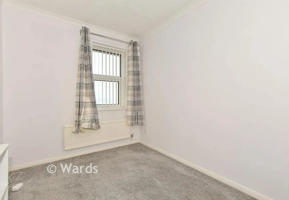 Bedroom 2 - Grand Parade, Littlestone, New Romney, Kent - Wards of Kent