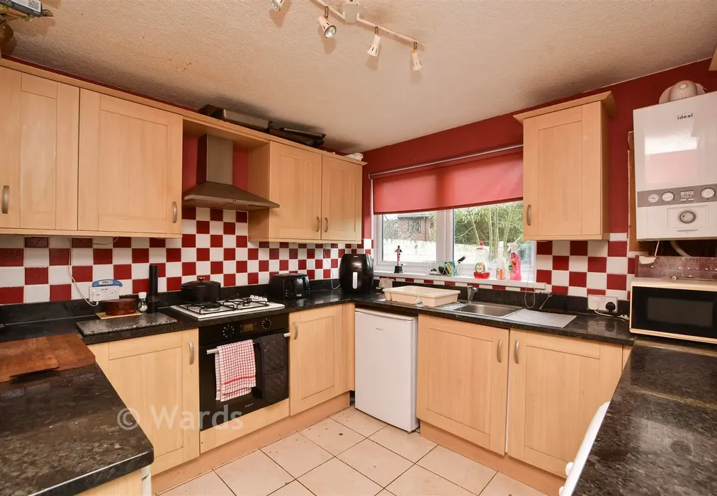 Kitchen - Grosvenor Road, Broadstairs, Kent - Wards of Kent