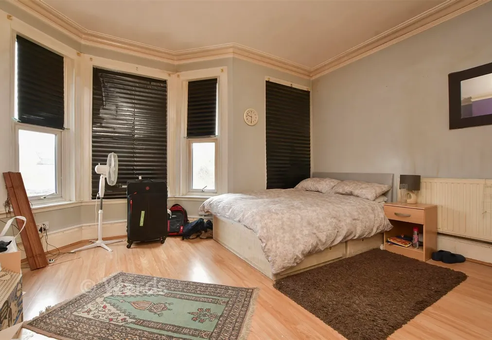 Bedroom 1 - Grosvenor Road, Broadstairs, Kent - Wards of Kent