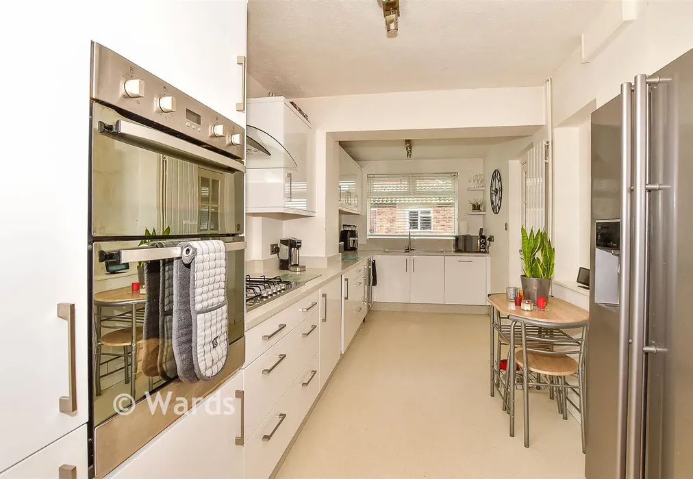 Kitchen - Salisbury Road, Tonbridge, Kent - Wards of Kent