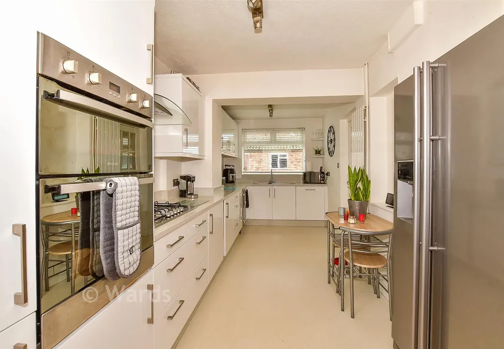 Kitchen - Salisbury Road, Tonbridge, Kent - Wards of Kent