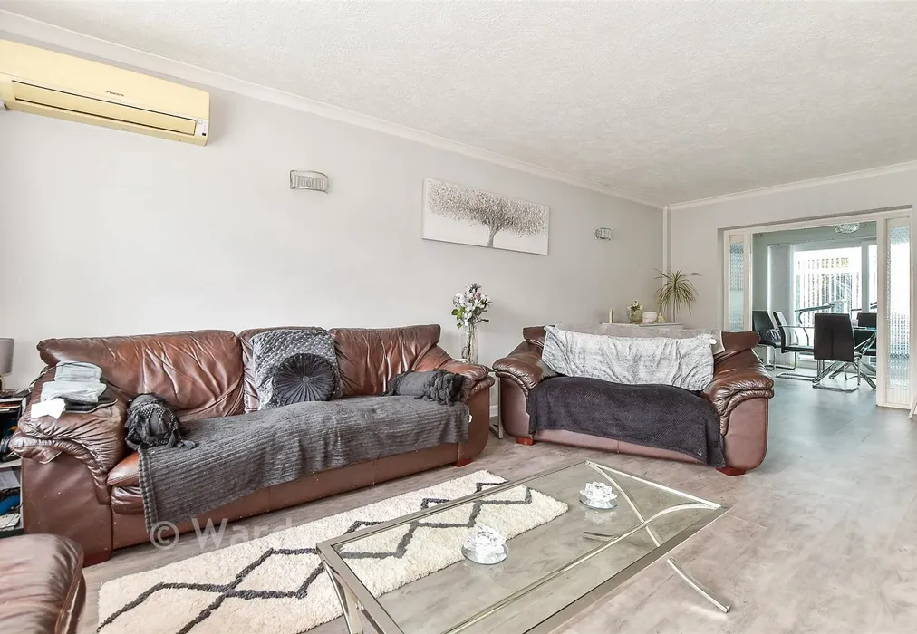 Lounge - Salisbury Road, Tonbridge, Kent - Wards of Kent