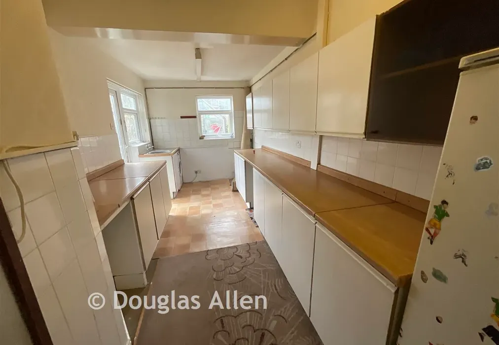 Kitchen - Winchester Road, Chingford - Wards of Kent
