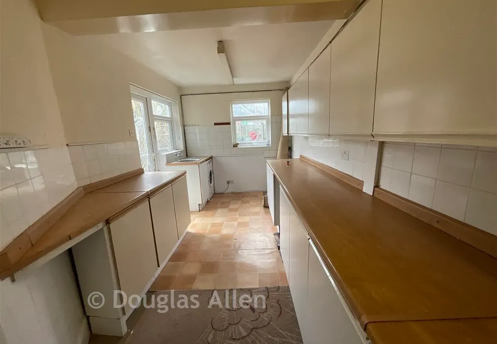 Kitchen - Winchester Road, Chingford - Wards of Kent
