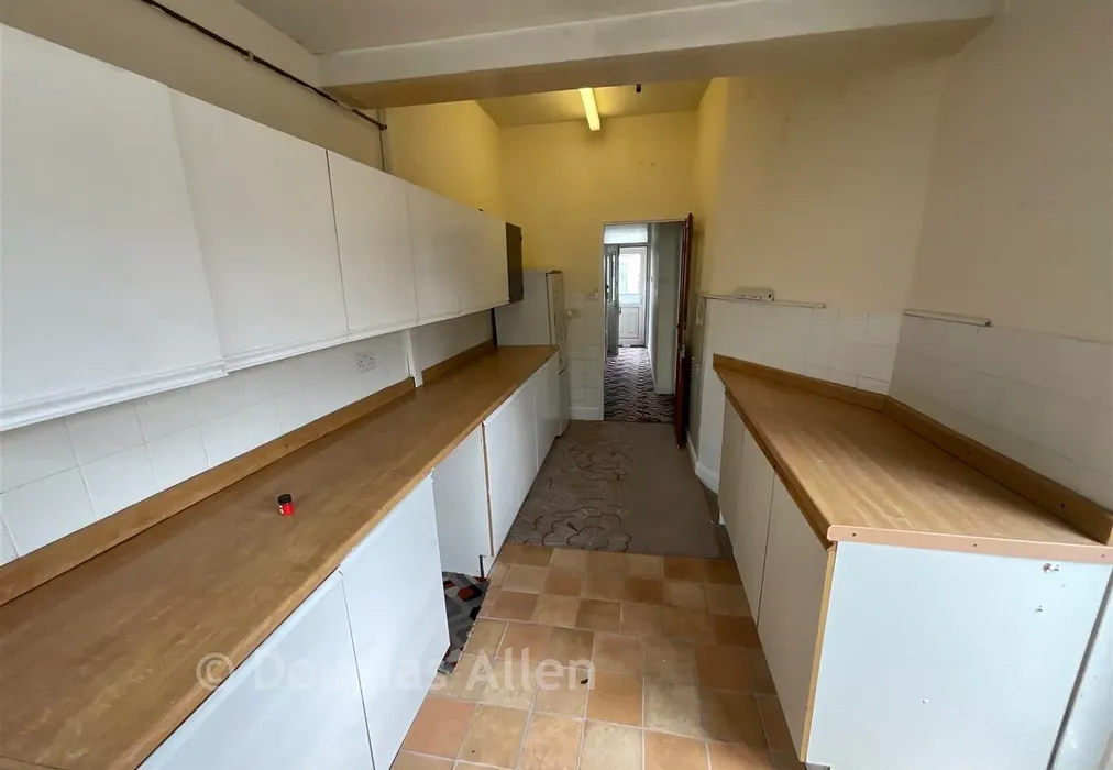 Kitchen - Winchester Road, Chingford - Wards of Kent