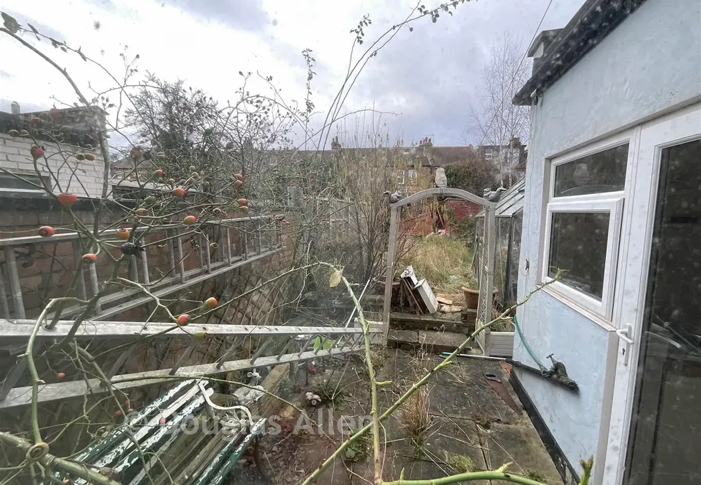 Garden - Winchester Road, Chingford - Wards of Kent